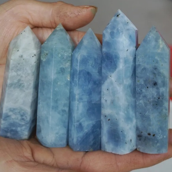 Blue Celestite Gemstone tower - Picture 2 of 9